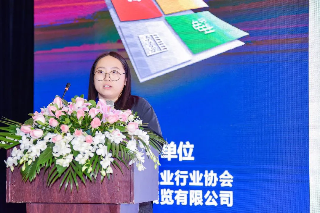 【船舶保温论坛嘉宾 ·演讲分享】叶笛:探索邮轮改造中内装材料选型与报验的应对措施(图1) 【船舶保温论坛嘉宾 ·演讲分享】叶笛:探索邮轮改造中内装材料选型与报验的应对措施(图1)
