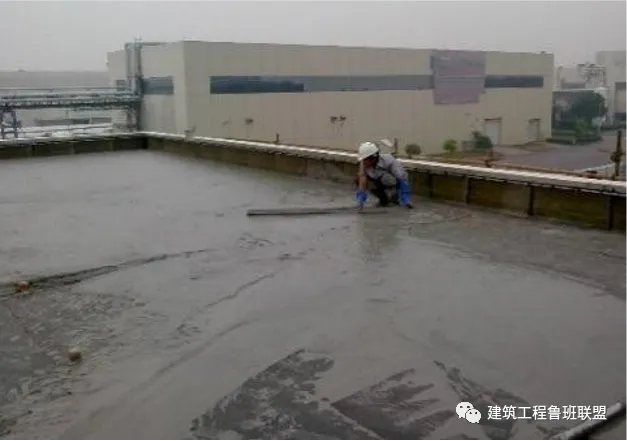屋面保温的三种做法:现浇、铺贴、喷涂(图10) 屋面保温的三种做法:现浇、铺贴、喷涂(图10)