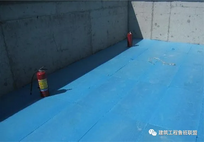 屋面保温的三种做法:现浇、铺贴、喷涂(图12) 屋面保温的三种做法:现浇、铺贴、喷涂(图12)
